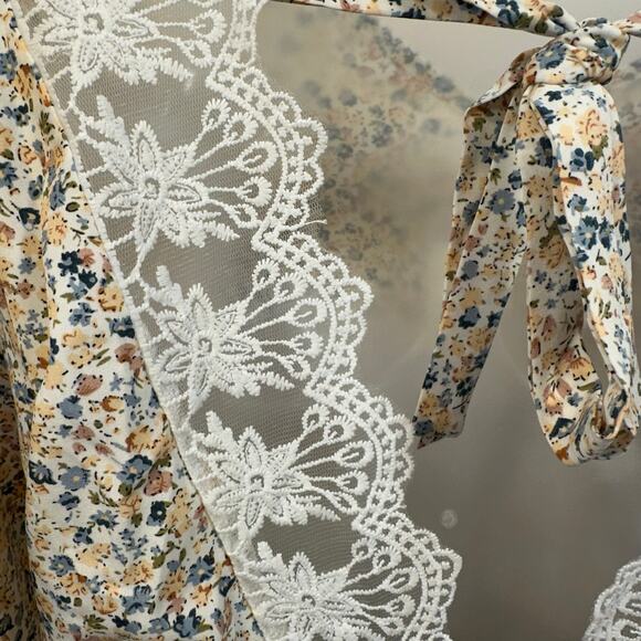Cottagecore Ditsy Floral Blouse SZ M Crocheted Feminine Soft Girl Romantic Fall - Picture 3 of 6